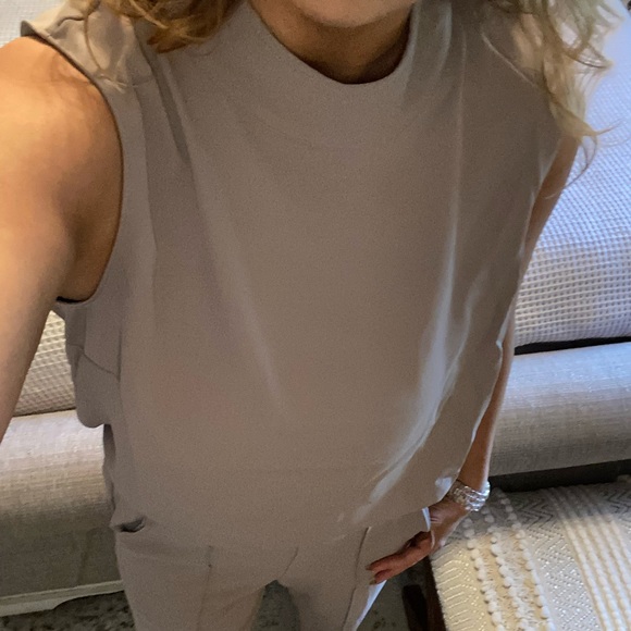 New🍁Beautiful back button blousy top - Picture 4 of 7